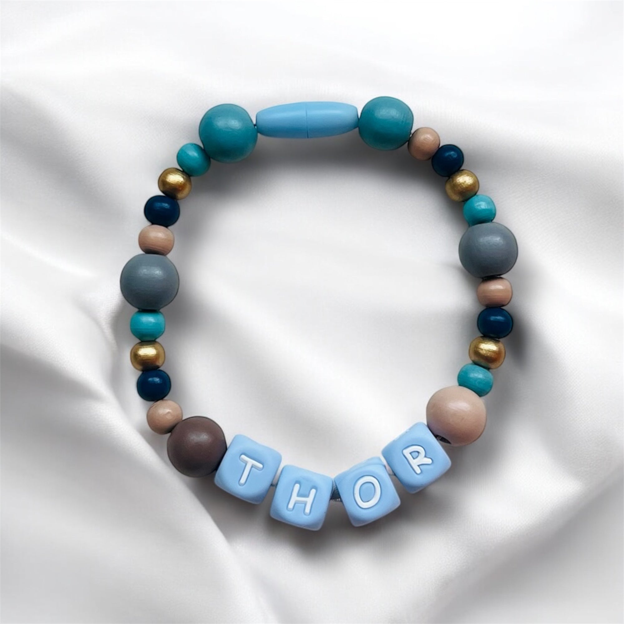 Collar azul y dorado